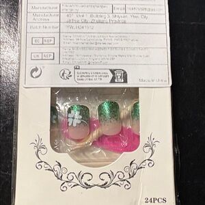 One Set of Press on Nails